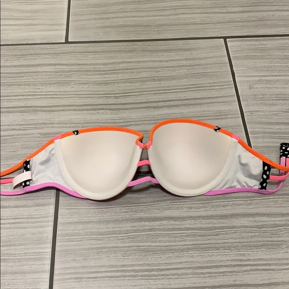 Victoria Secret bikini top. - Picture 3 of 3